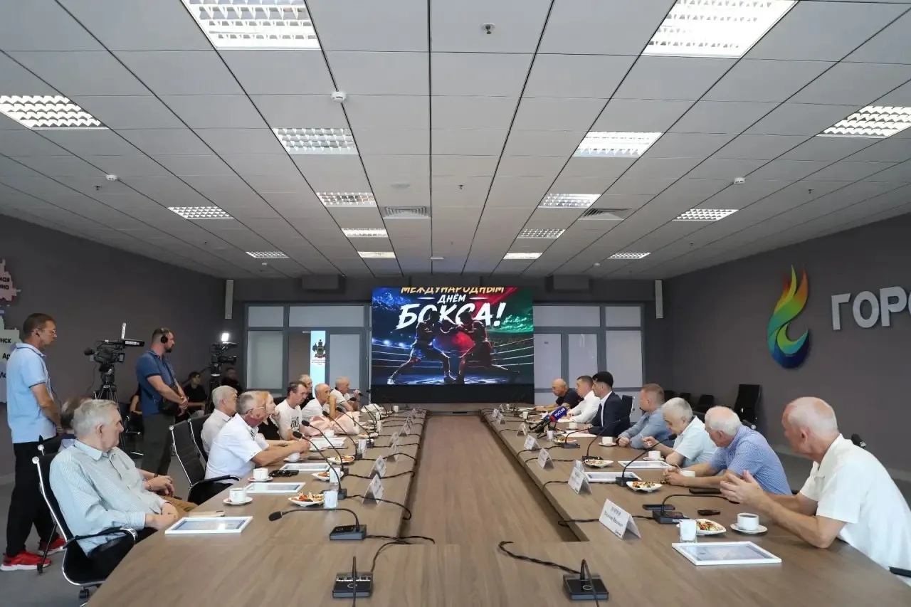 🥊Министр спорта Кубани Дмитрий Александрович Новах встретился с ветеранами бокса и вру...