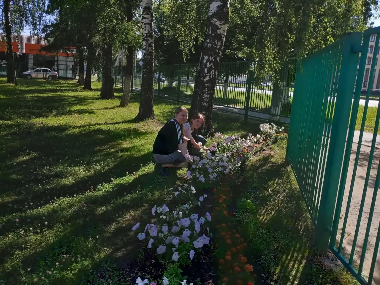 ☀️ В МБОУ «СОШ № 28» г. Чебоксары продолжается летняя трудовая практика.

Во время каникул ребята по