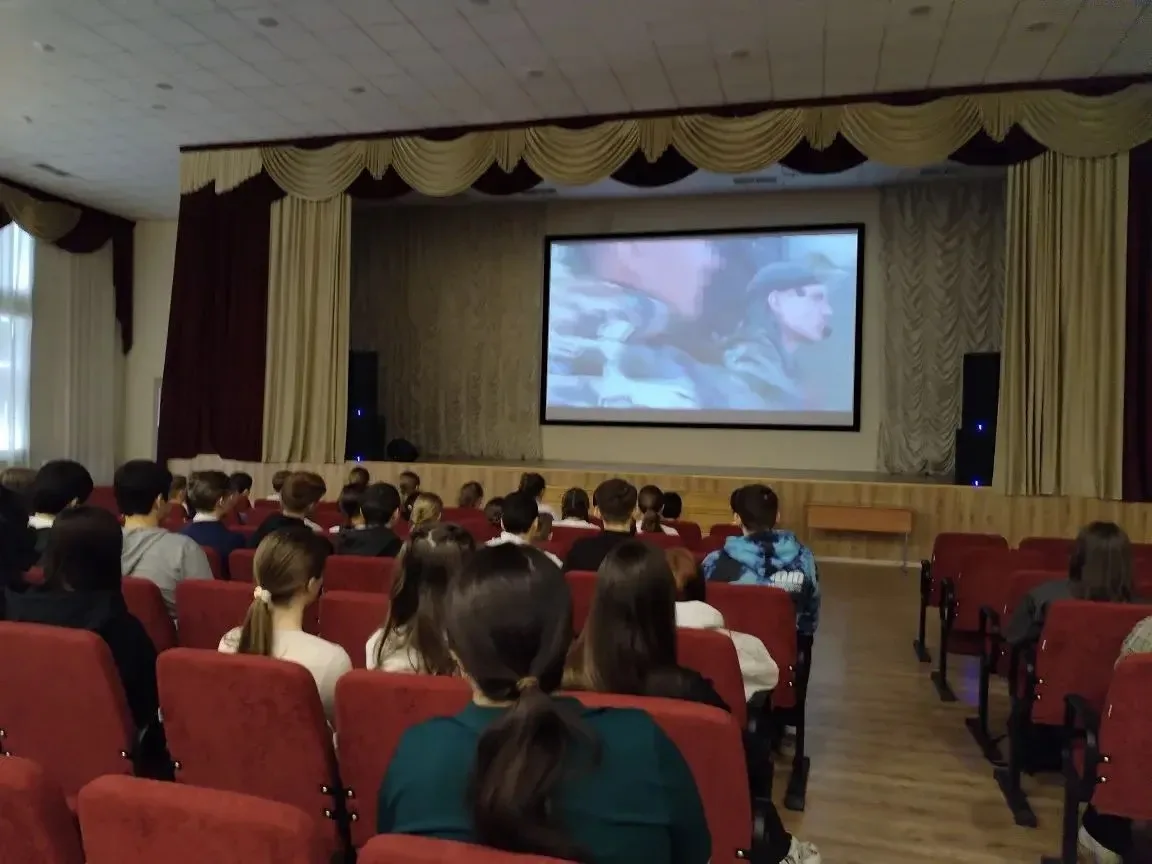 Урок памяти и гордости в 20-й школе🇷🇺  Сегодня в нашей школе для учеников 8-х классов состоялся особ