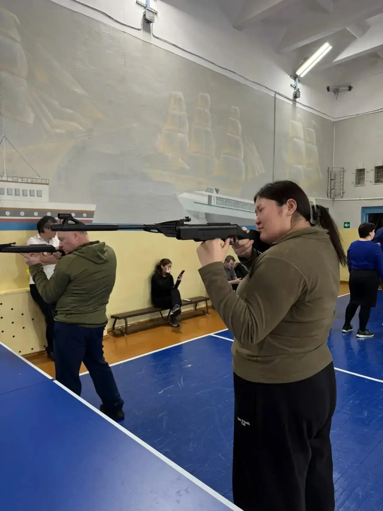 ЧЕЛОВЕК В ПОГОНАХ ОБЯЗАН УМЕТЬ СТРЕЛЯТЬ.  Завидное хладнокровие, спокойствие и ровном спокойное серд