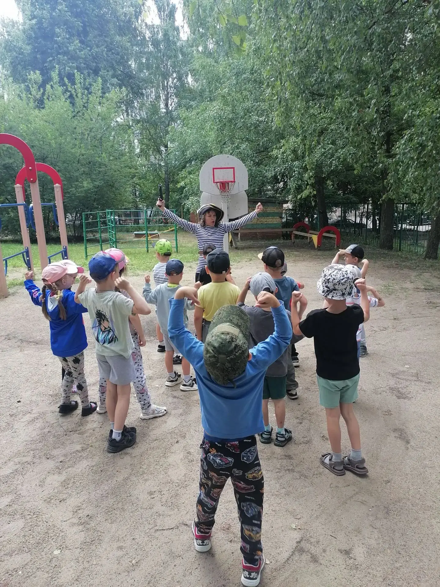 🌊 Полундра, уважаемые родители и подписчики! Свистать всех наверх! 
🛟Сегодня в нашем детском саду 