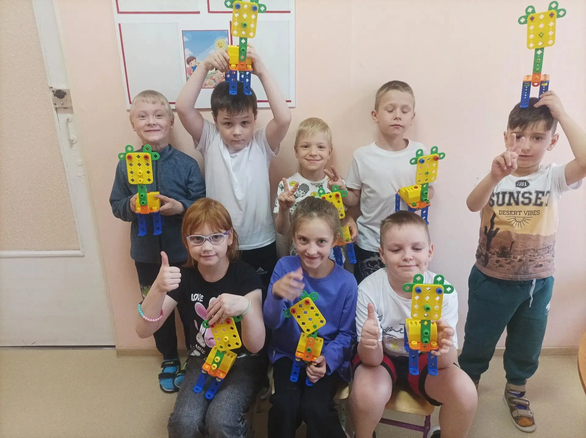 В детском объединении «Легоконструирование», руководитель Курганова Марина Николаевна, прозвенел пос