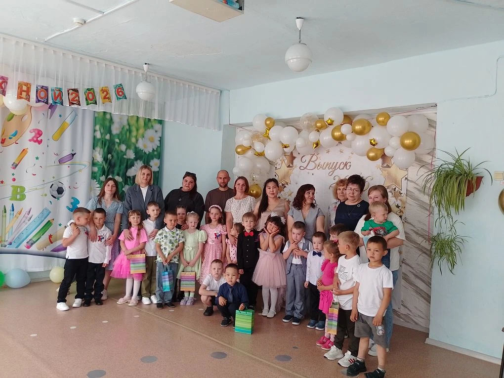 Шесть маленьких звёзд — один большой выпускной! 🌟🎓