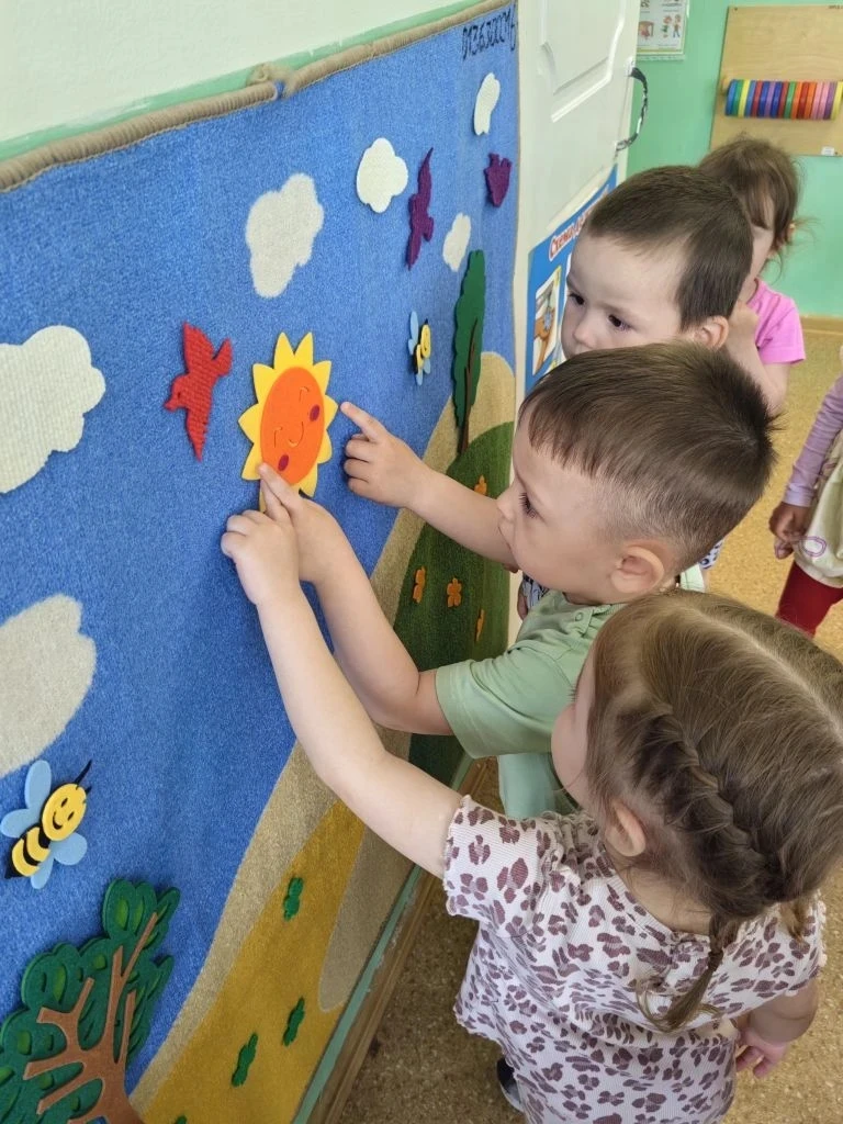 ☀️Аппликацию «Солнышко лучистое» выполнили дети