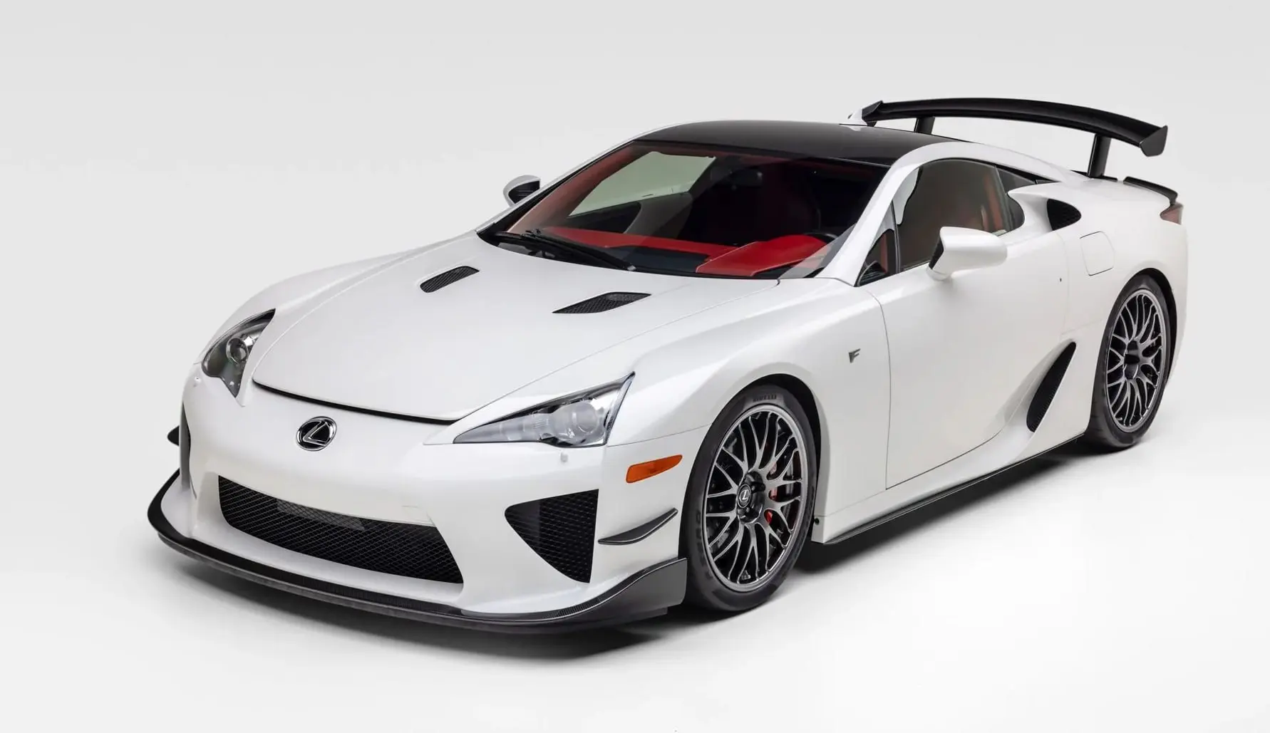 💵💎 В США на продажу выставлен 14-летний Lexus LFA с минимальным пробегом. Всего выпущено 500 таких