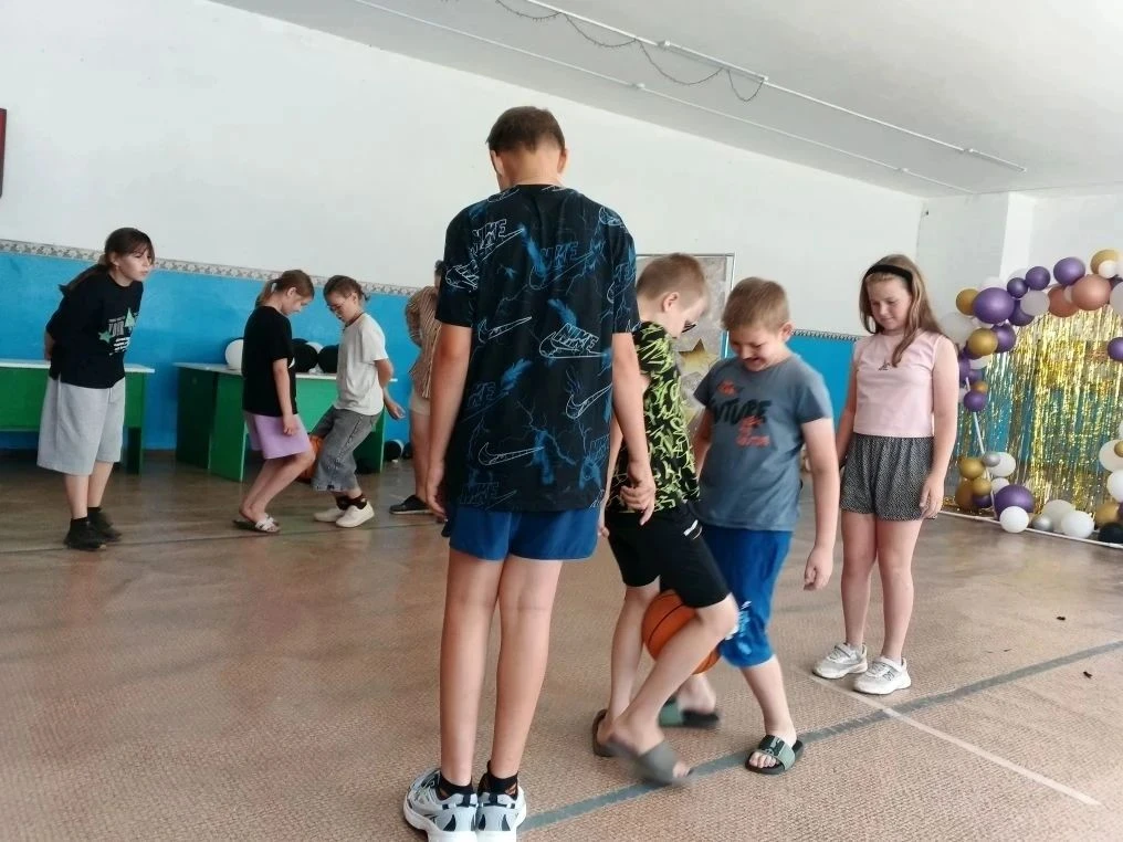 Сегодня в нашей школе прошло открытие 2 смены пришкольного лагеря "Апельсин". 

Открытие началось с 