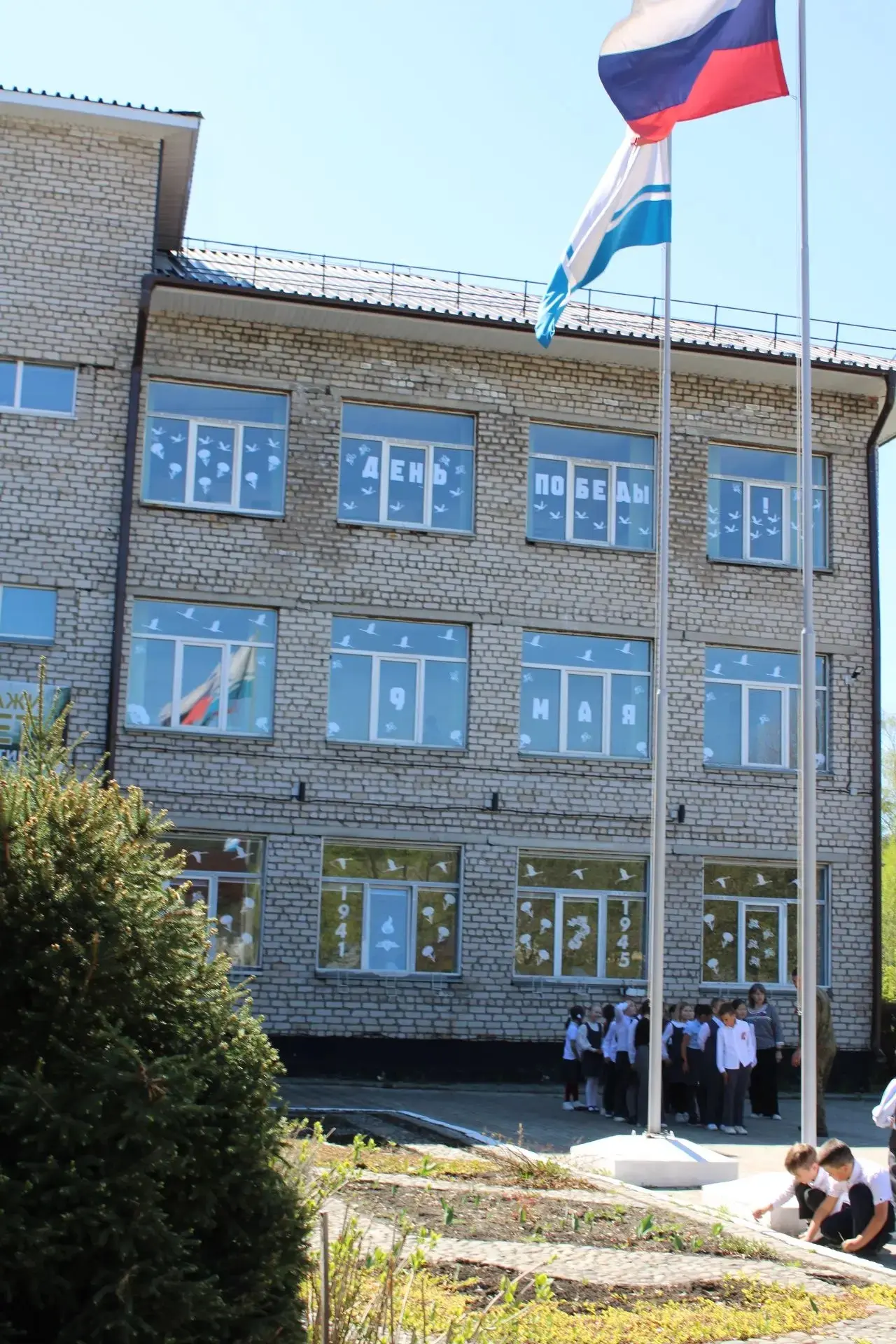 🇷🇺 Окна Победы В преддверии великого праздника — Дня Победы — в нашей гимназии прошла масштабная и т