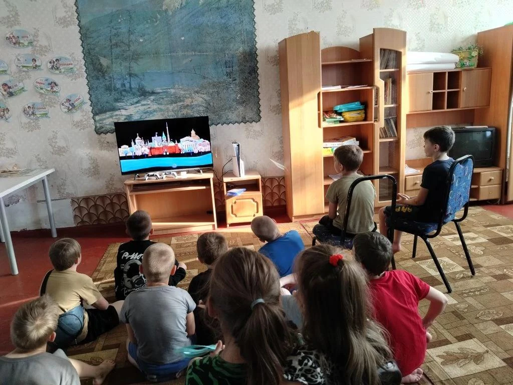 В рамках школьных мероприятий Года единства народов России, в пришкольном лагере прошла виртуальная 