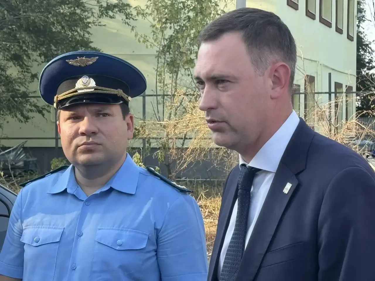Вместе с прокурором города Энгельса Романом Яценко встретились с жителями п. Прибрежный.
