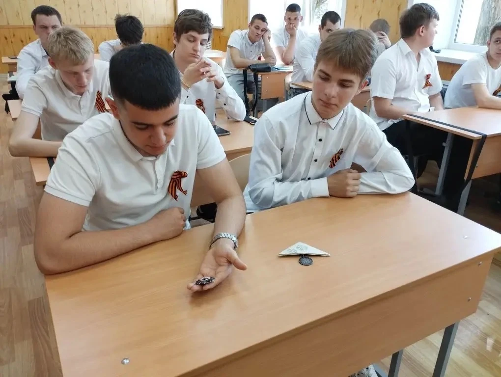 ✅В группе СВ-25 с куратором Кретовой Р.В.прошел классный час на тему "Судьбы, опаленные войной". Сту