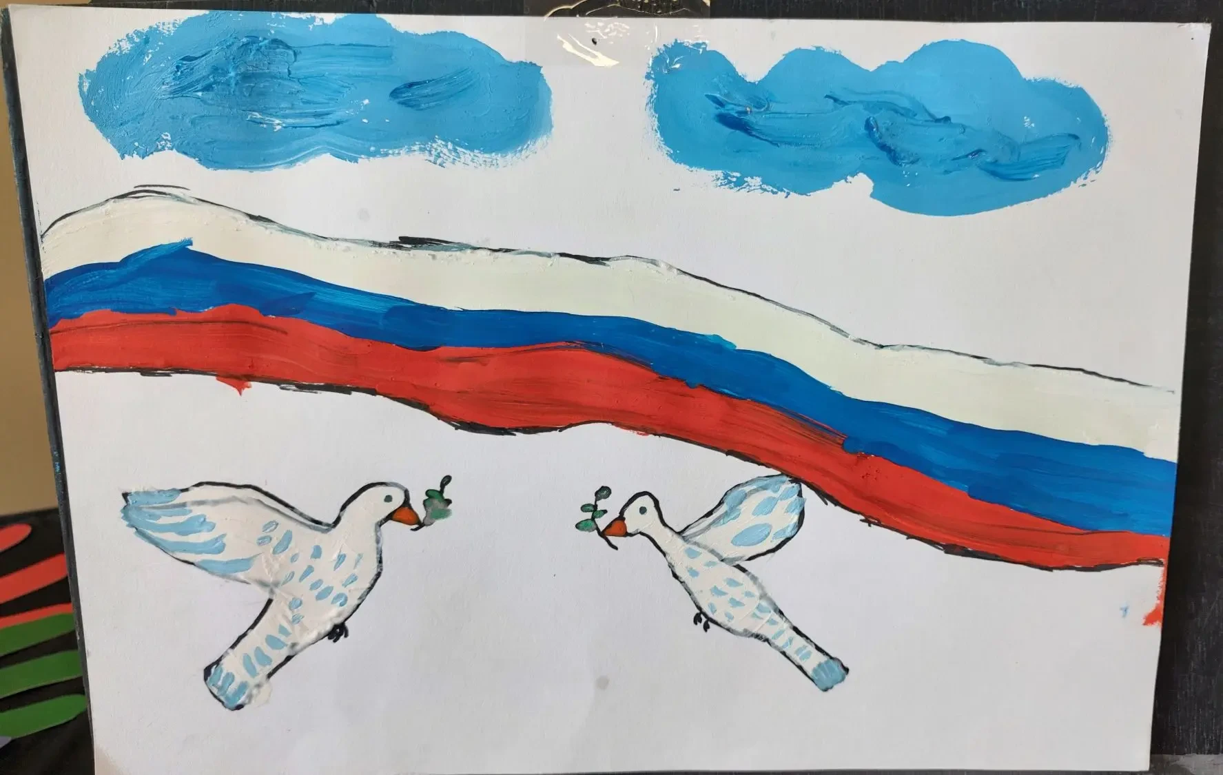 Выставка работ самых юных участников студия изобразительного искусства "Изомантия" посвященная Дню Р