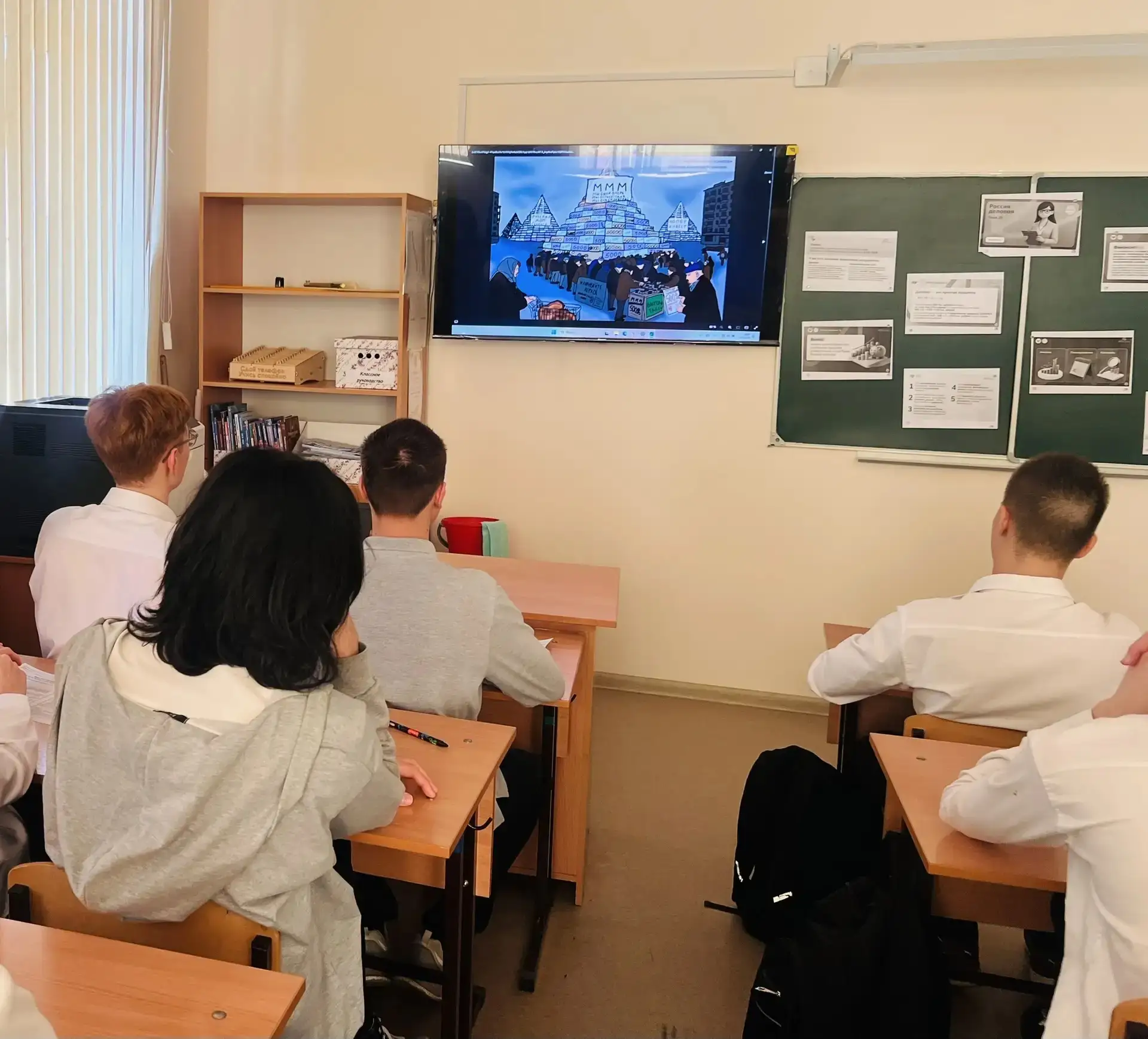 🎯 Сегодня в МАОУ СОШ № 1 имени И.Д. Бувальцева в рамках акции "История России моими глазами", а такж