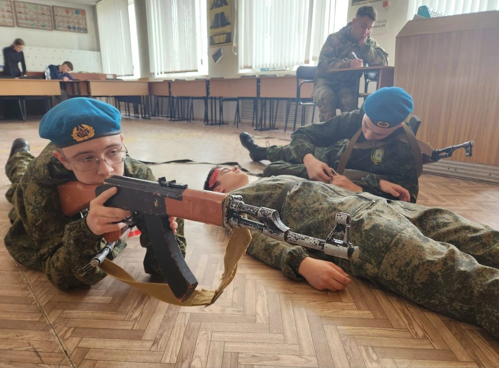 Полным ходом идет муниципальный этап военно-патриотической игры «Зарница 2.0».  Вчера свои силы и вы