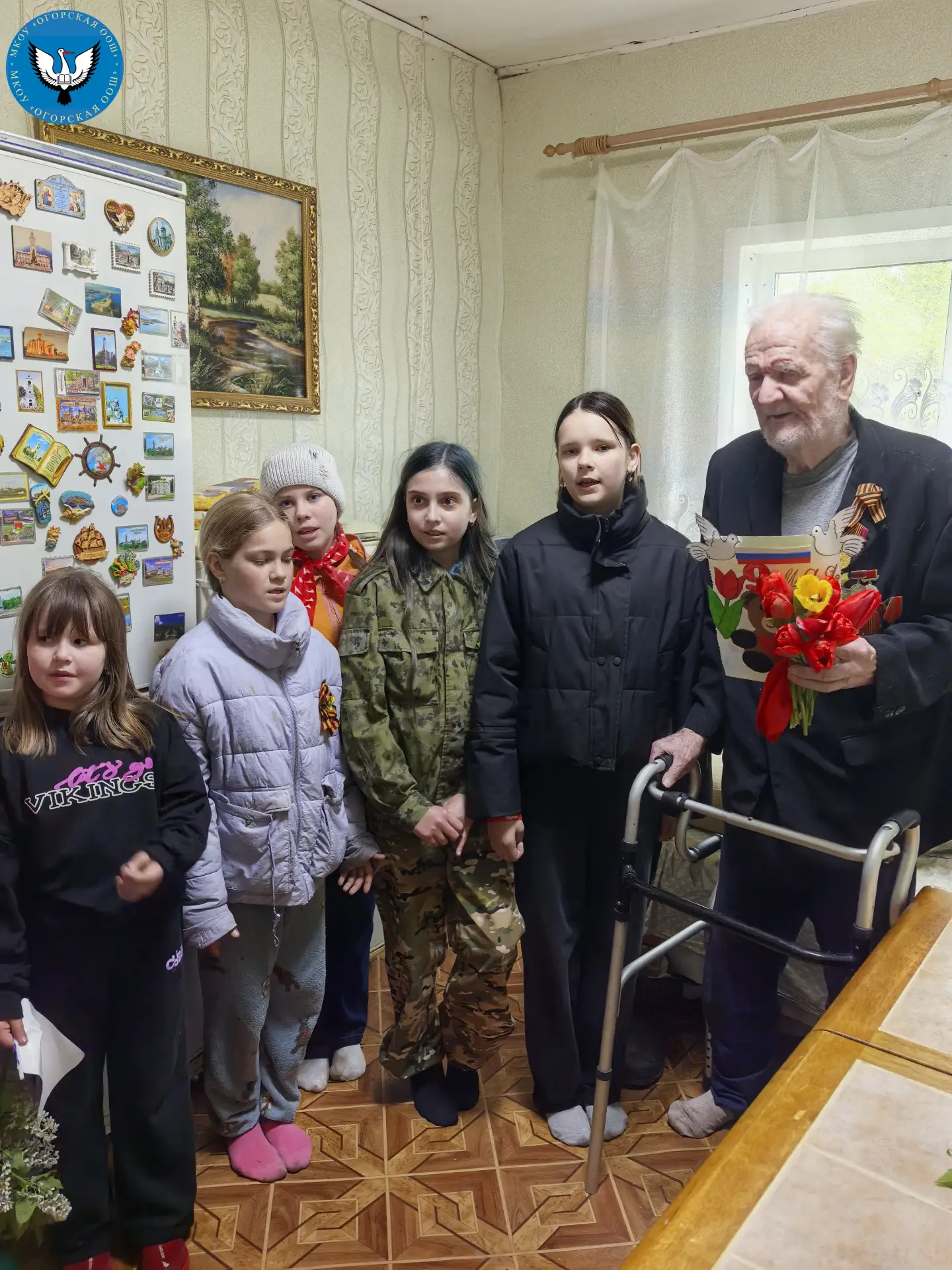 9 Мая учащиеся тепло поздравили ветеранов с праздником Великой Победы.