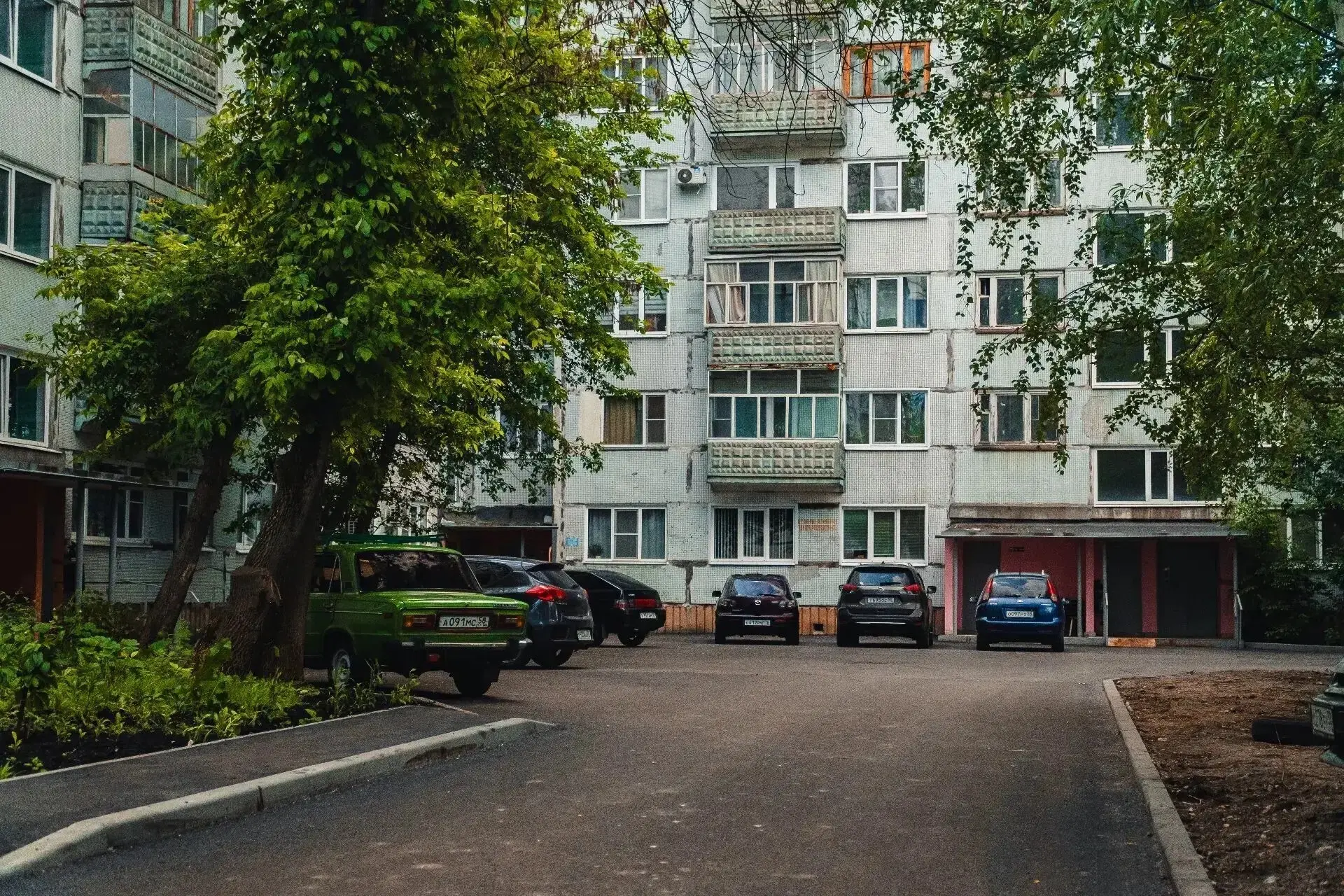 С середины мая в Пензе стартовали работы по благоустройству придомовых территорий в рам...