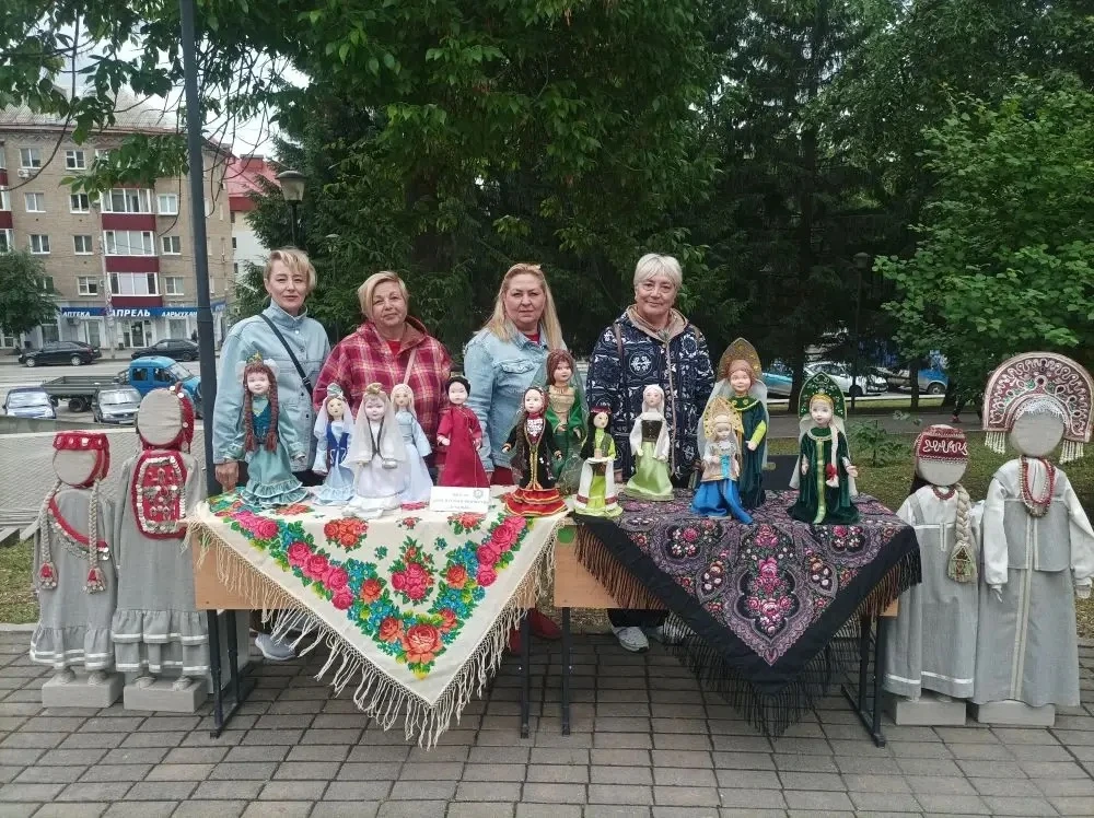 29 мая в уютном сквере имени Нестерова Дом детского творчества «Дружный» представил уни...