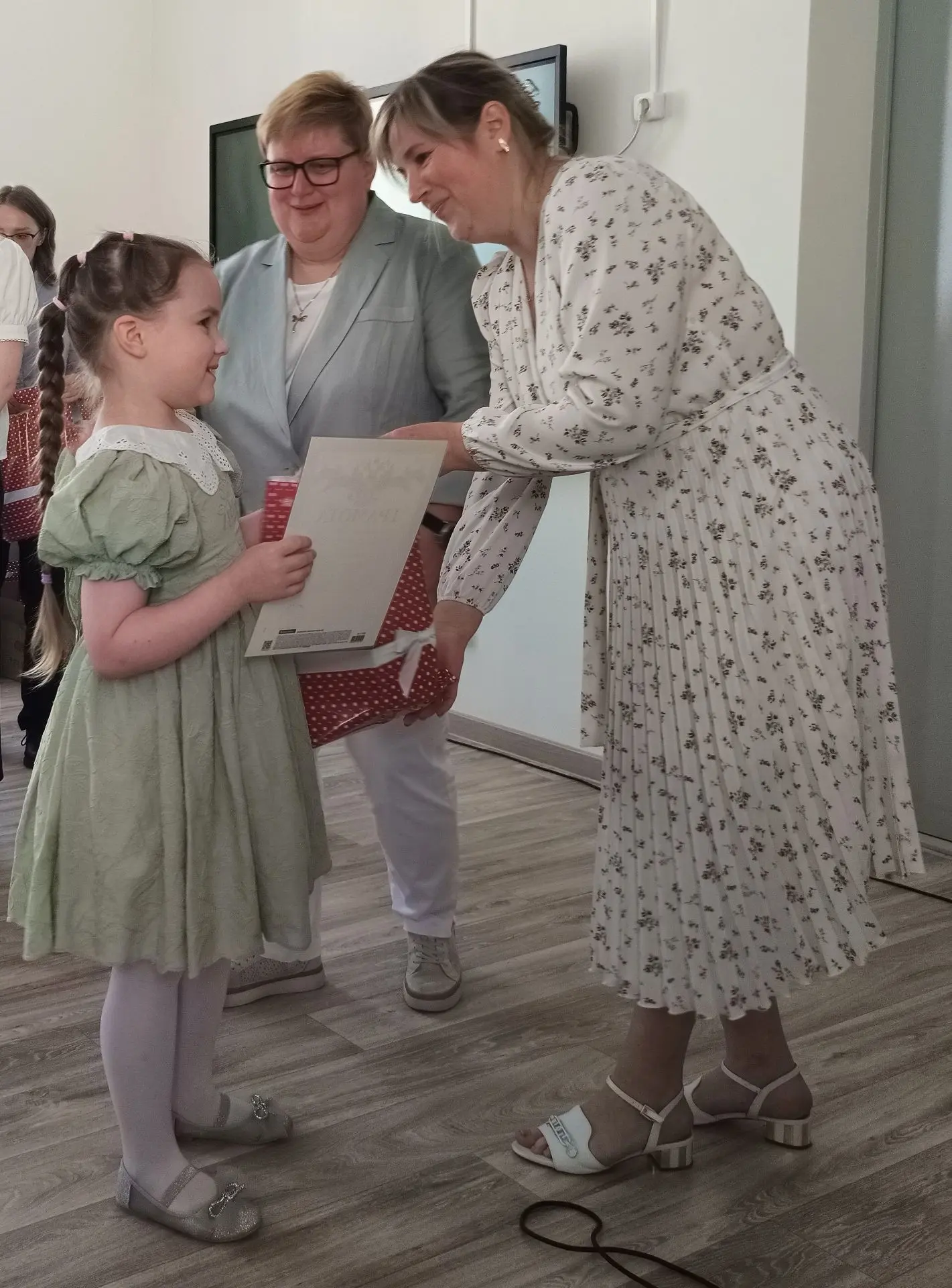 🎨В Нижнем Новгороде наградили победителей конкурса «Рисуем лето»!

11 июня, накануне Дня России, в 