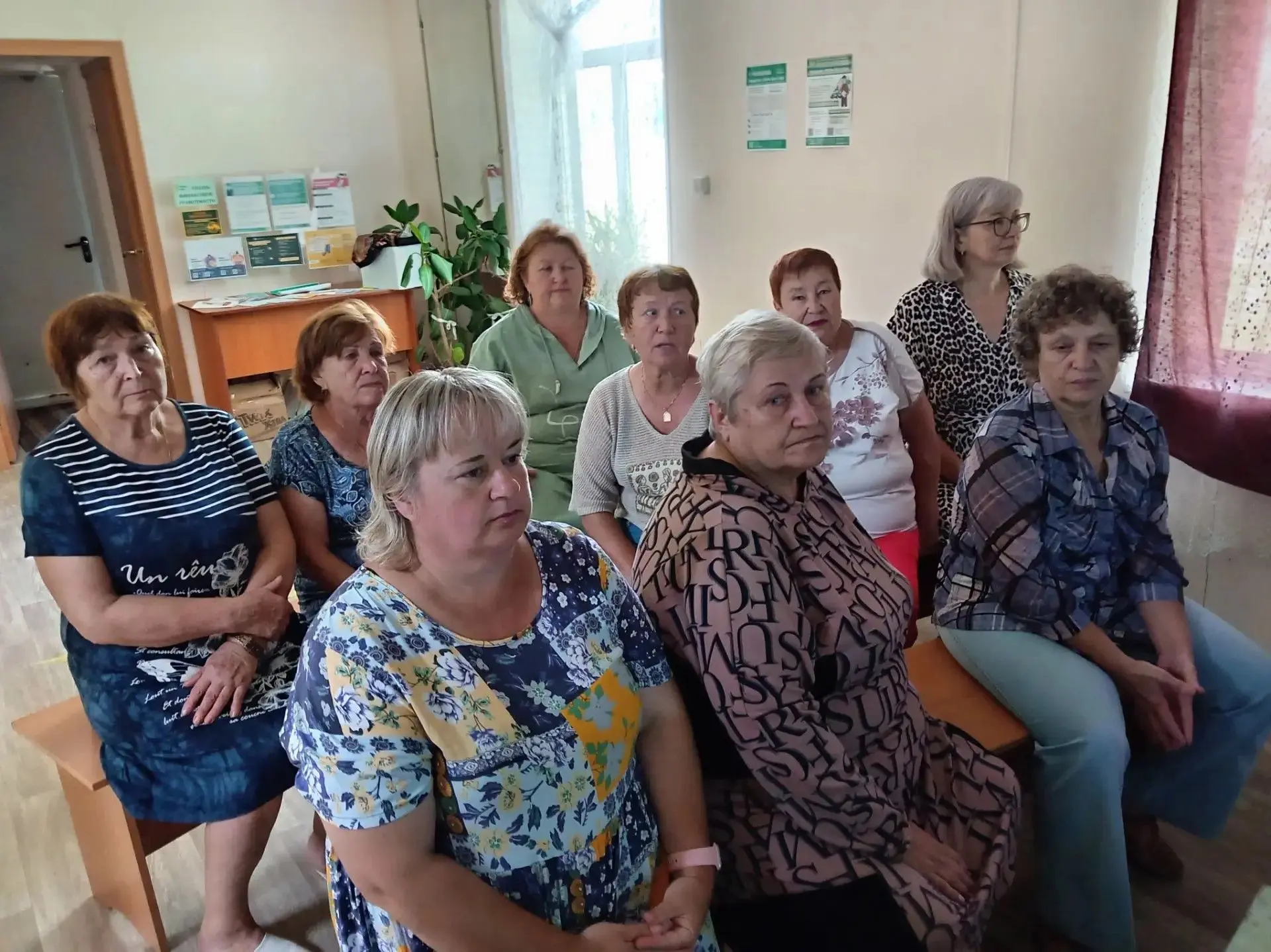 📸  В сельском клубе Новинки прошла важная и трогательная встреча. Там показали фотопро...