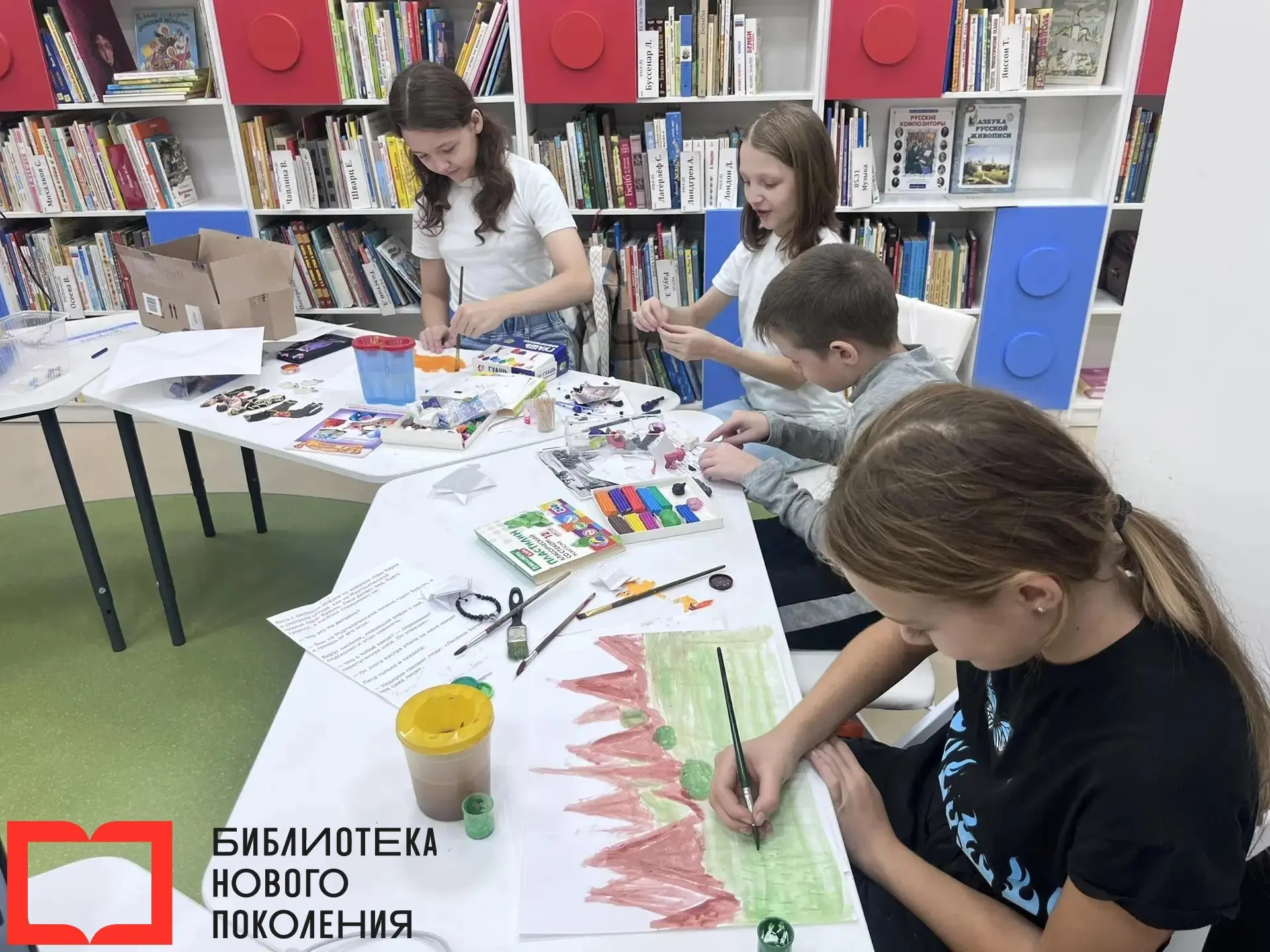 🎨 В Центральной модельной детской библиотеке "ОСТРОВок" кипит творческая работа в маст...