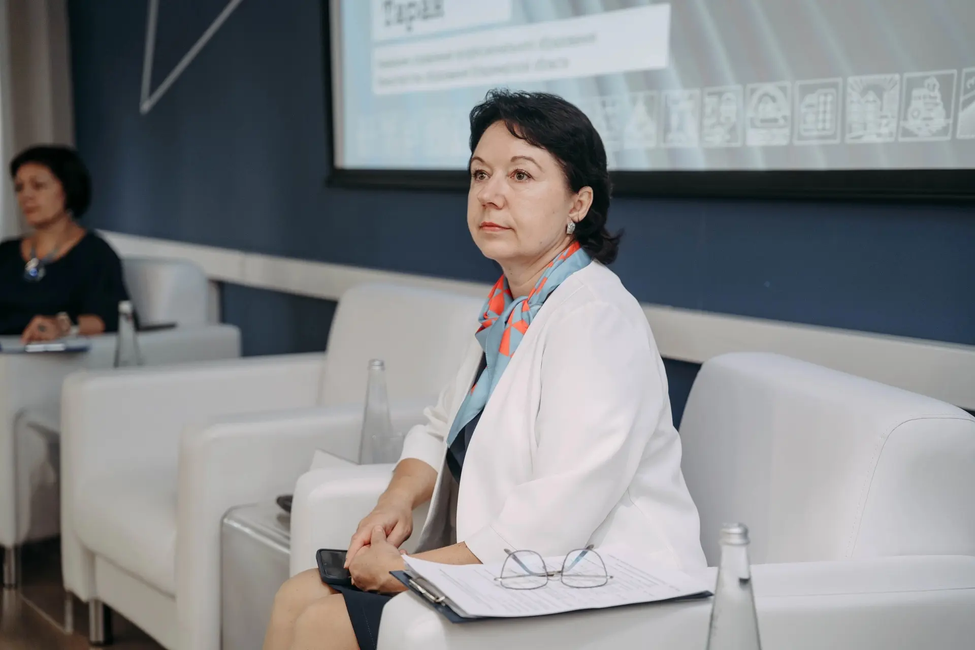 🏭 Кадровый центр «Работа России» принимает участие в экспертно-аналитической сессии «С...
