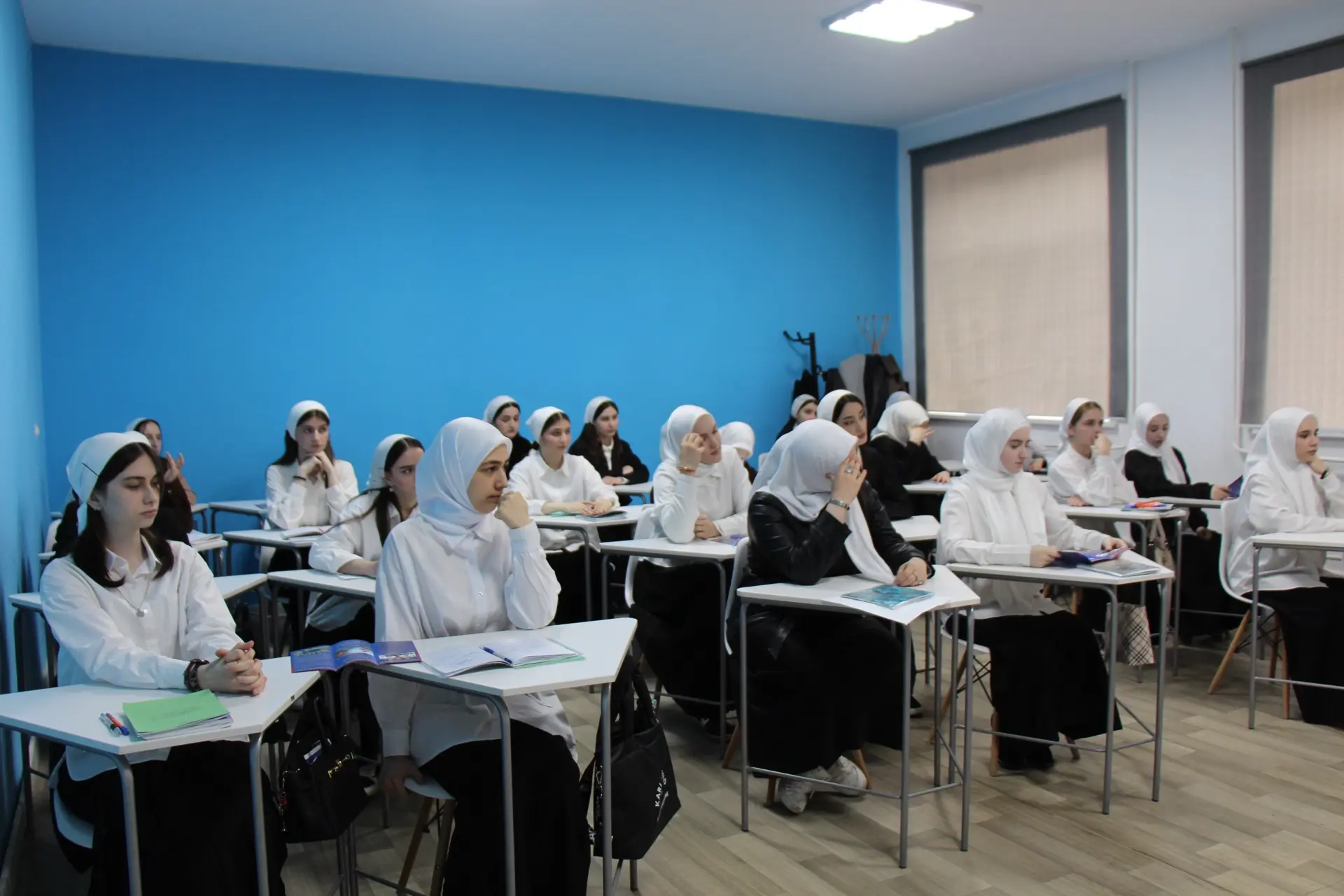 Встреча по безопасности и толерантности в ГПК 🛡️🤝📚  В Грозненском педагогическом колледже состоялась