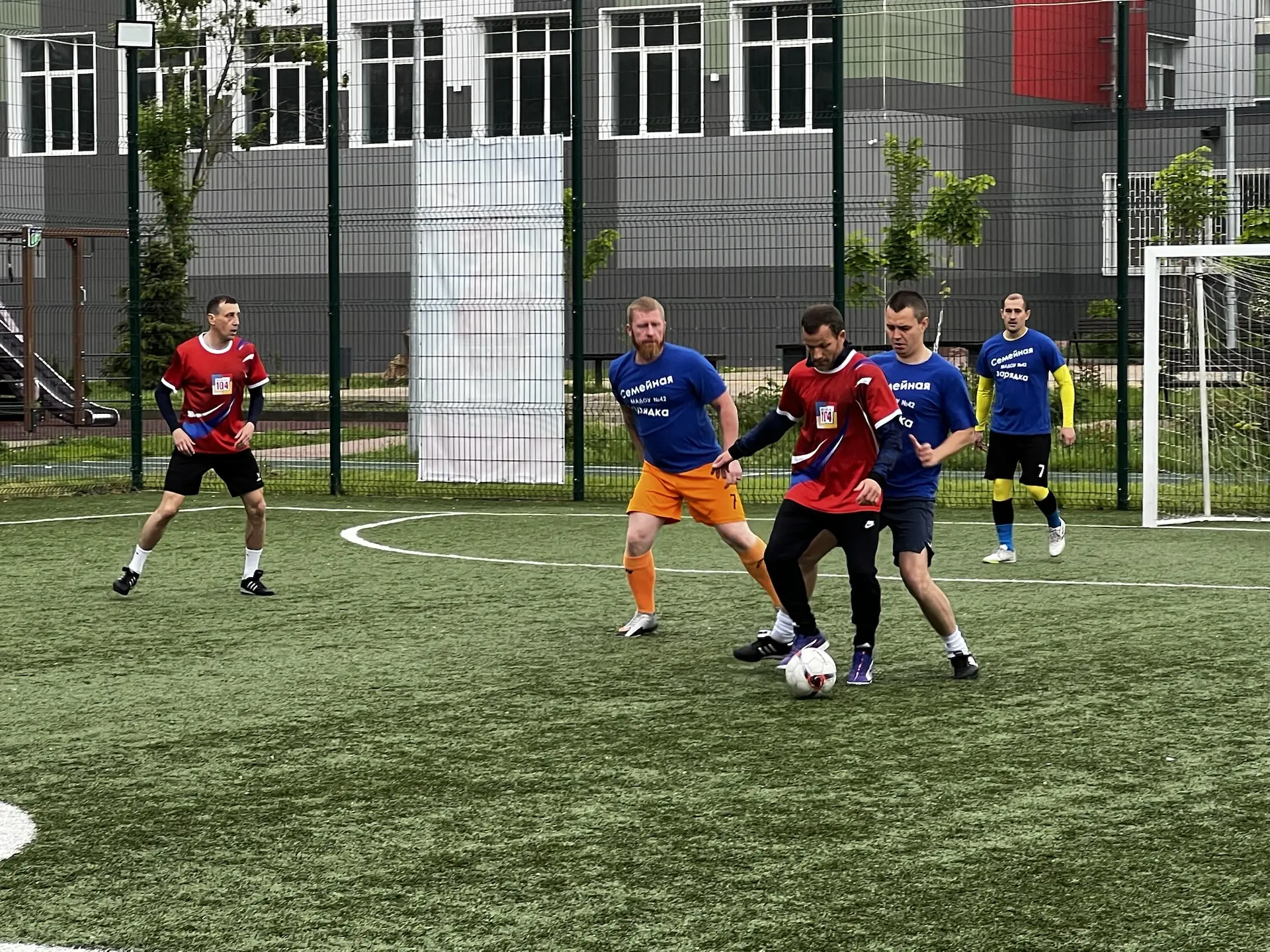 ⚽️ «Турнир отцов» — игра была жаркой! 🔥  Сегодня наши папы доказали, что спортивный дух жив и в зрел