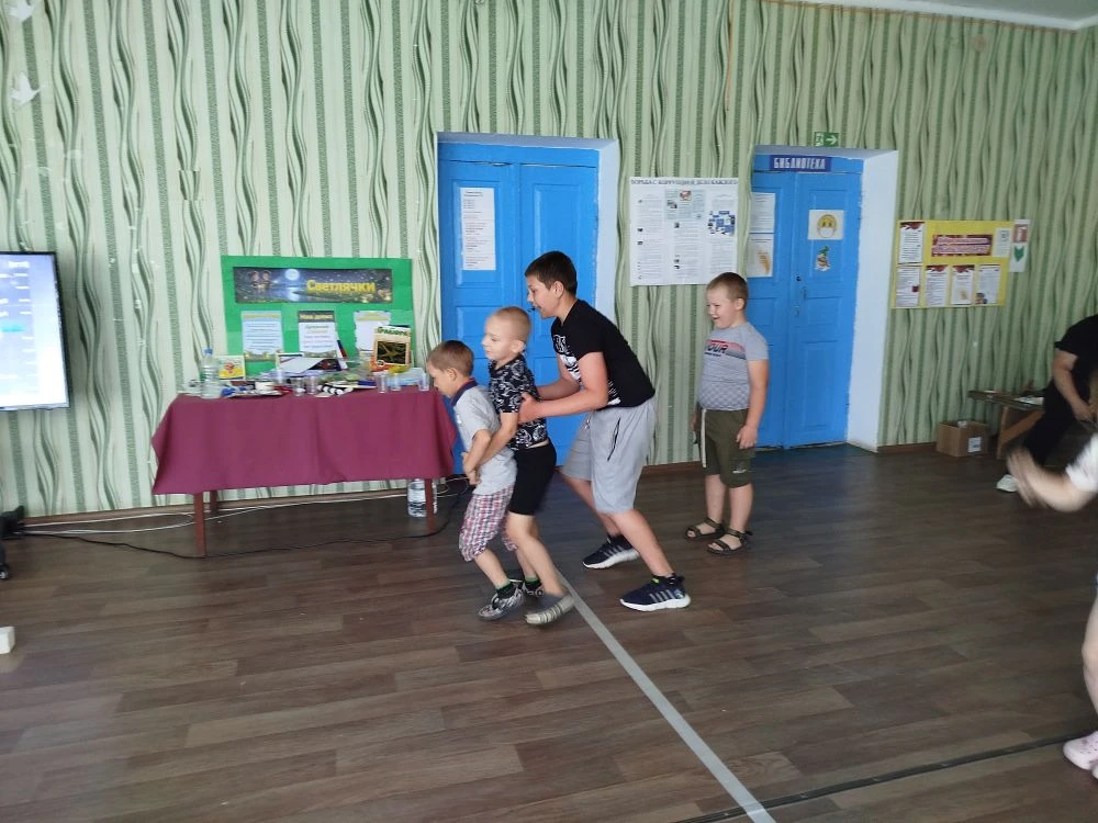 ☀️ В Петровском СК день в летнем кружке получился по‑настоящему красочным! 🎨
Сначала ребята дали во