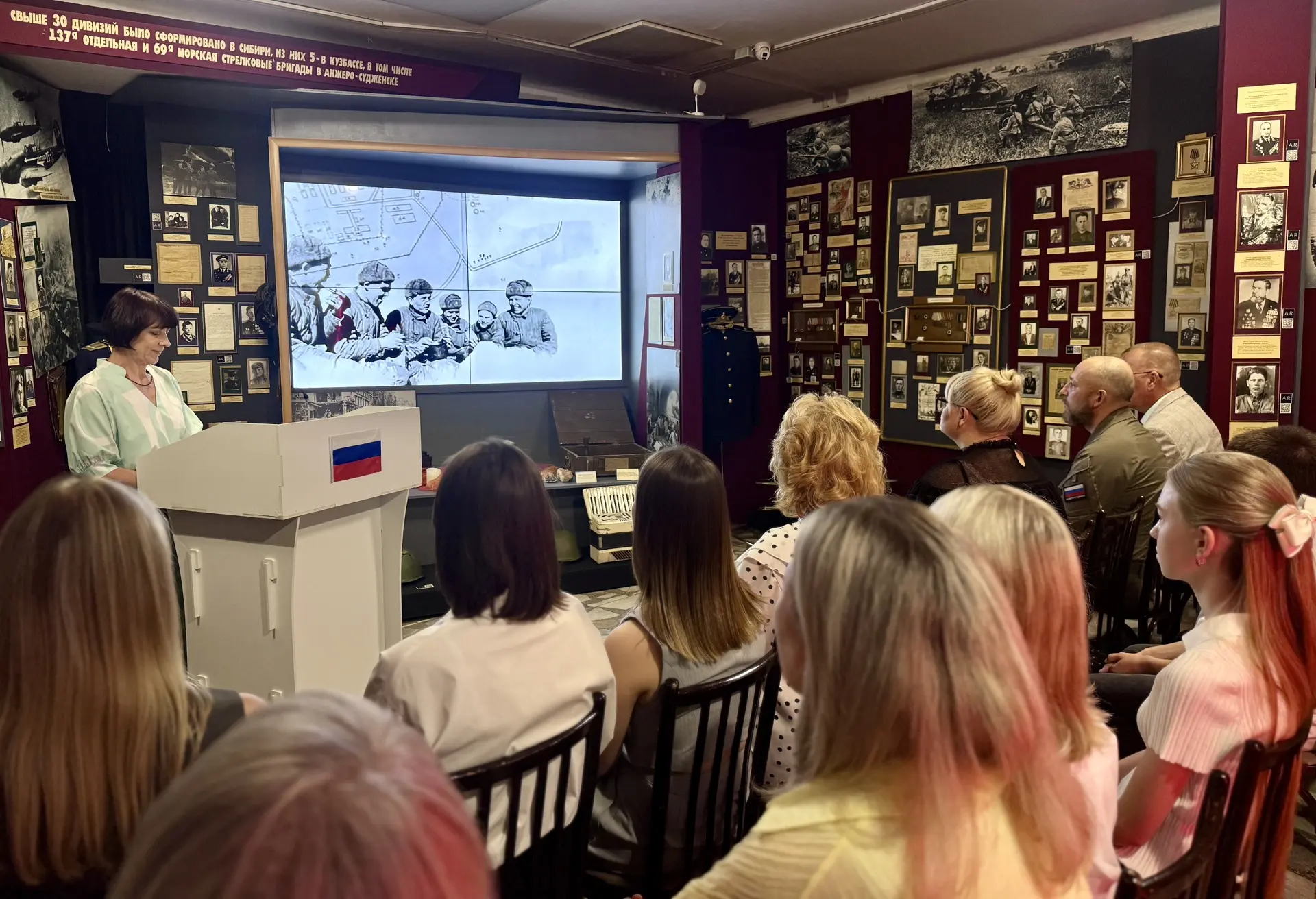 Сегодня, накануне Дня России, в городском краеведческом музее состоялась торжественная церемония вру