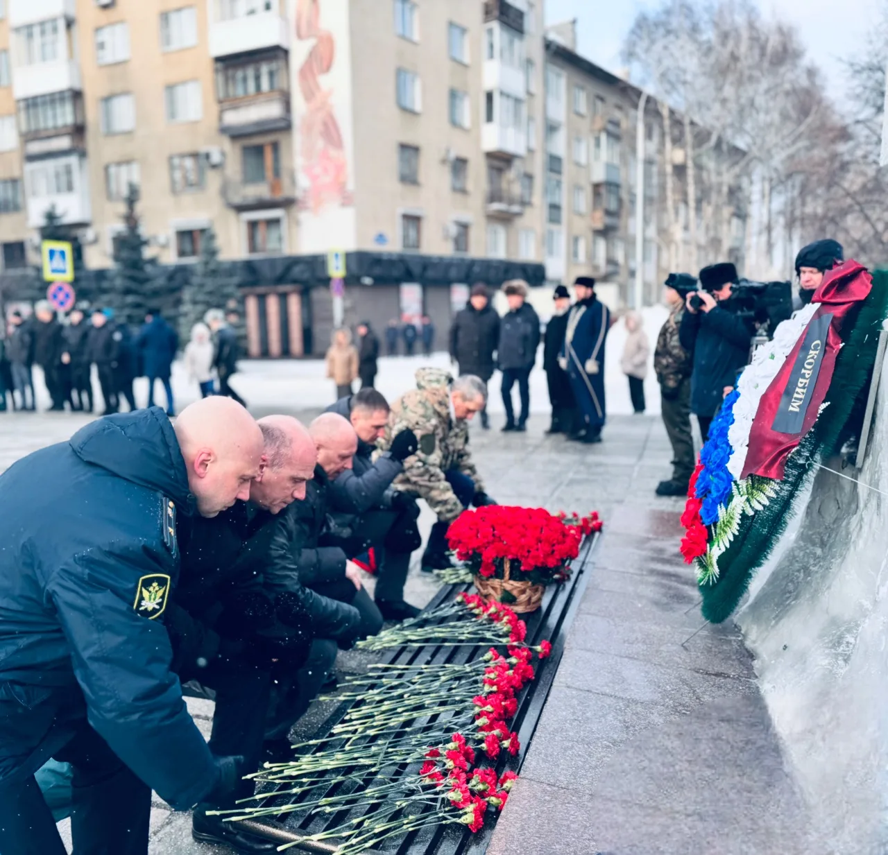 🎗️Судебные приставы Кузбасса возложили цветы и приняли присягу в память о воинской славе     🔺Накану