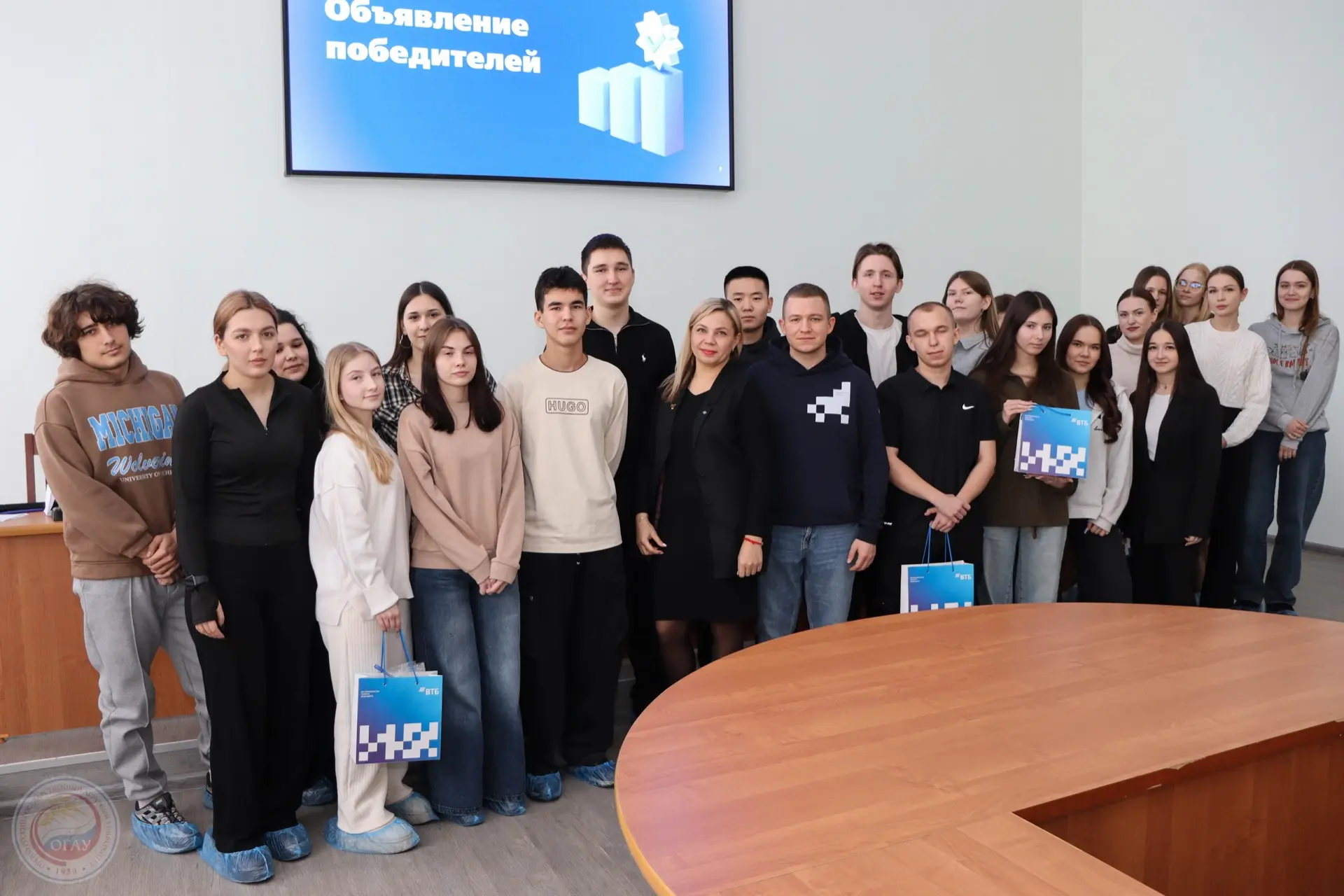 В ОГАУ прошла встреча с экспертами ВТБ 🗣️  В стенах Колледжа ОГАУ эксперты ВТБ провели для будущих э