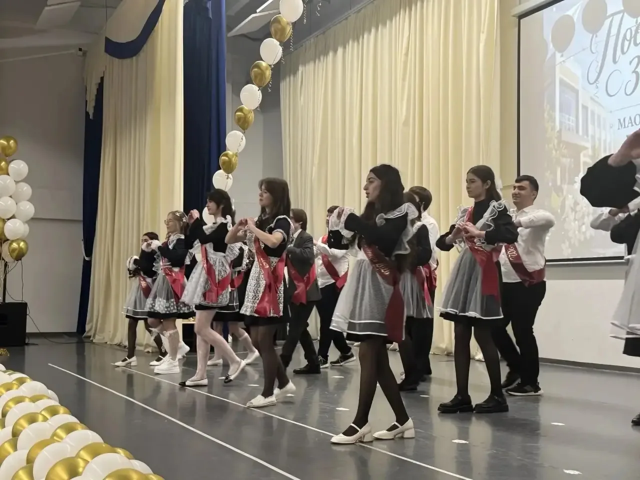 🔔Вот и отзвенел последний звонок для 11-х классов!  ❤️Сегодня для наших выпускников прозвучал главны