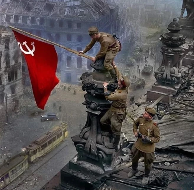 С праздником Великой Победы!  🙏 Этот праздник объединяет поколения и напоминает о подвиге людей, чья