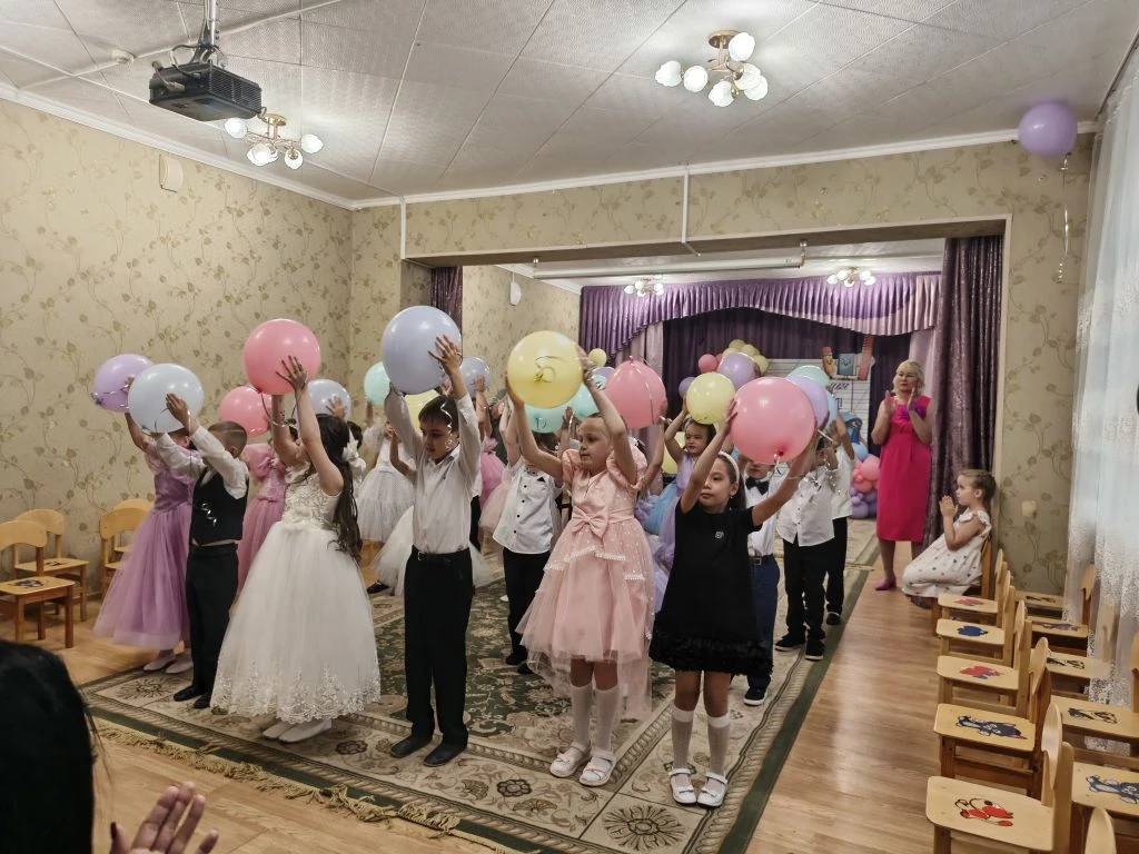 ВЫПУСКНОЙ БАЛ 🌺🌺🌺
Группа №10

🌺 Милым, трогательным выступлением попрощались с детским садом вос