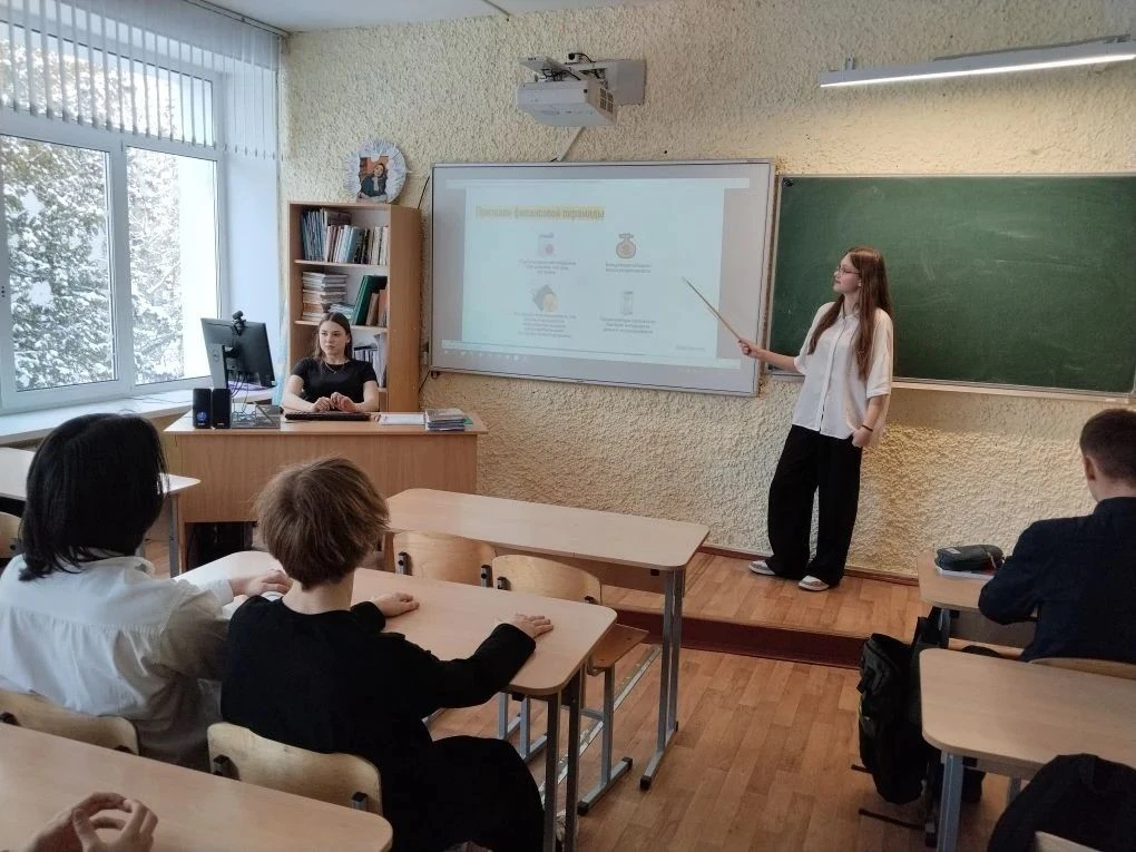💻 В рамках IX этапа Всероссийской Эстафеты «Мои финансы» мы поговорили с учениками о с...