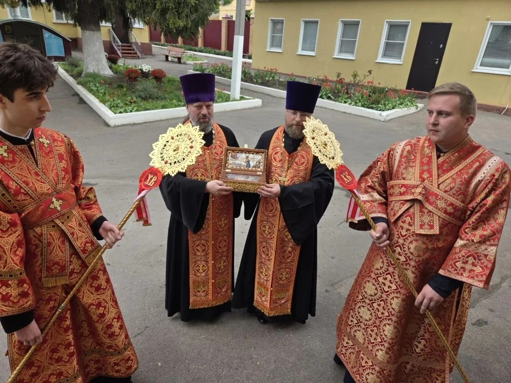 9 мая, по благословению епископа Нектария, в Свято-Сергиевский кафедральный собор прибыла великая св