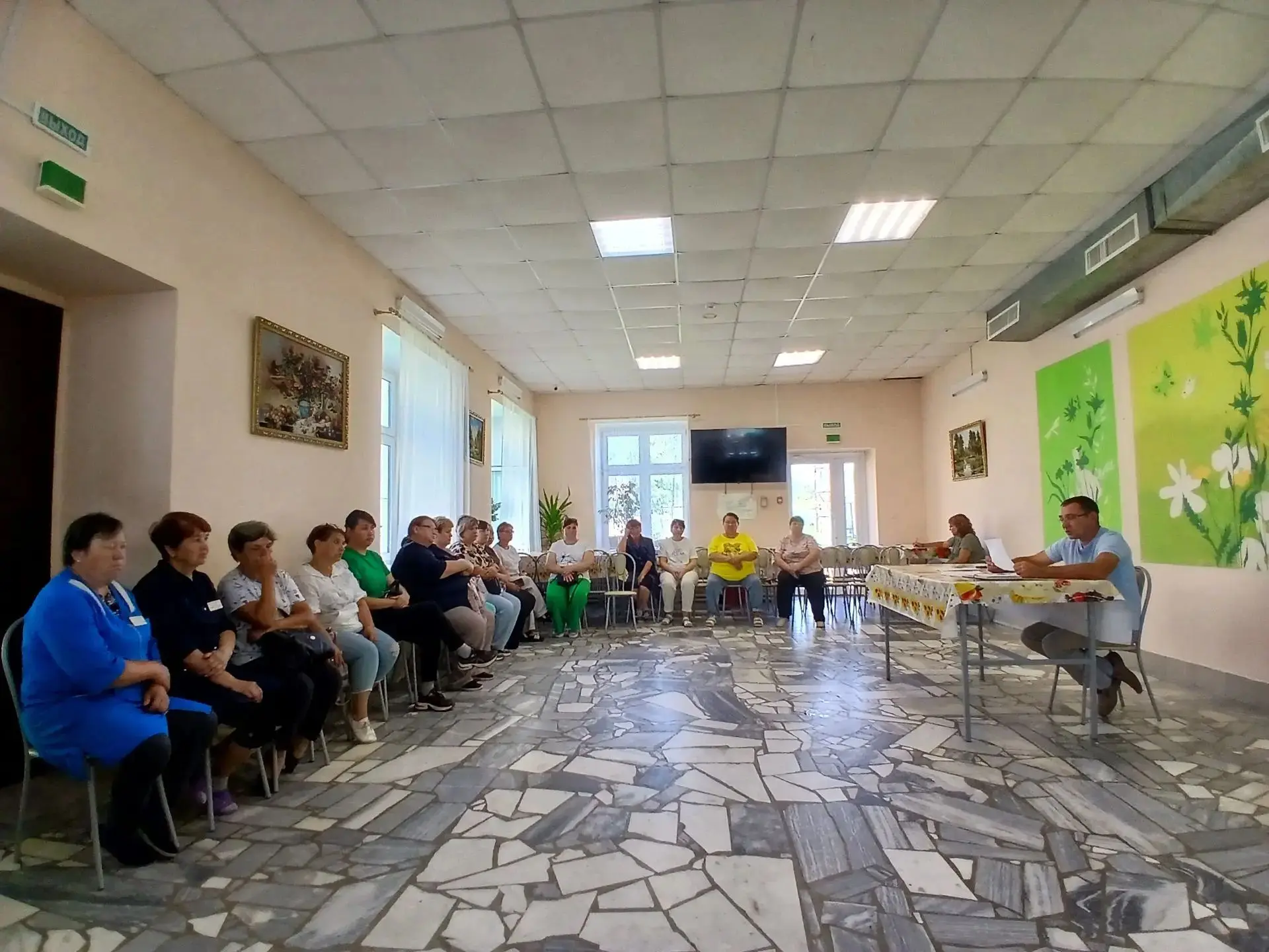 Сегодня в нашем социальном доме прошло плановое производственное собрание. В центре внимания — текущ