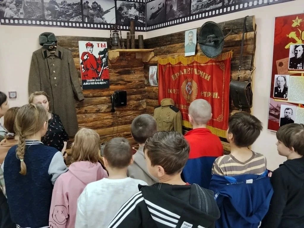 В преддверии великого праздника Дня Победы, обучающиеся 3-4 класса посетили военную экс...