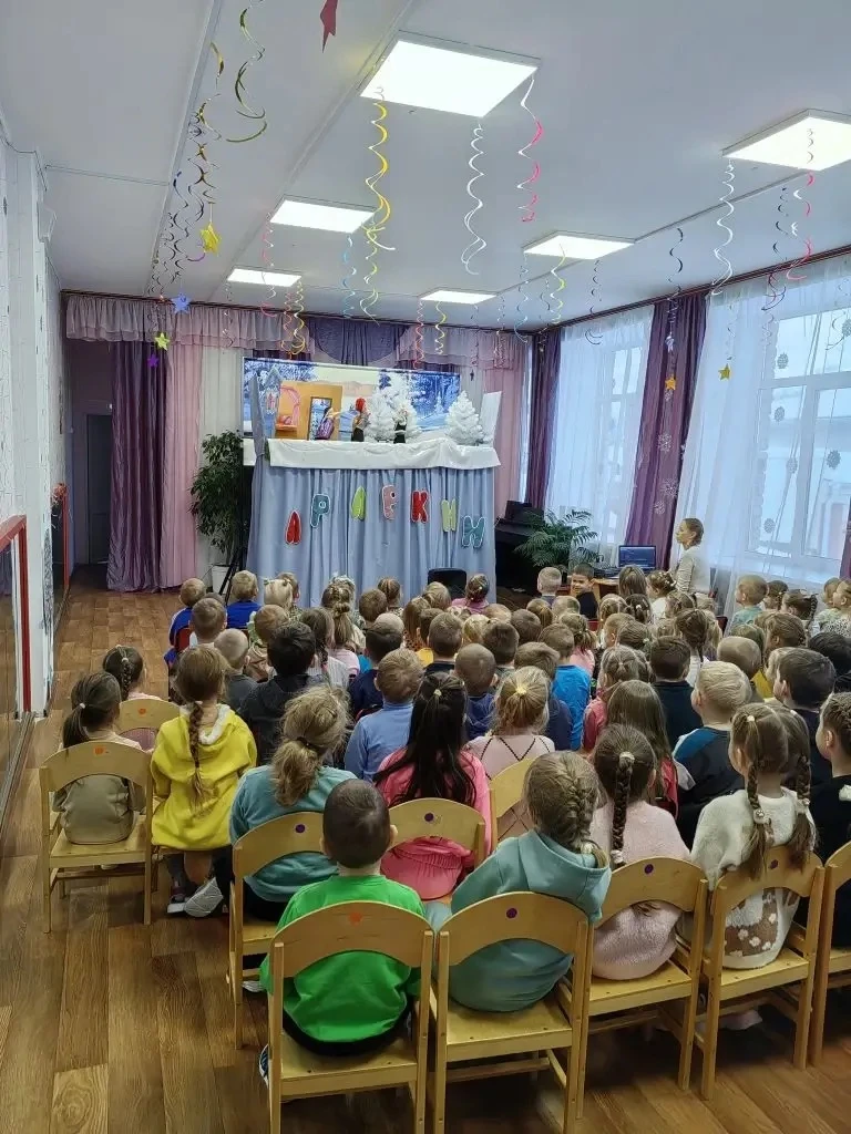 Сегодня наш детский сад посетил кукольный театр «Арлекин».  С большим интересом ребята просмотрели п