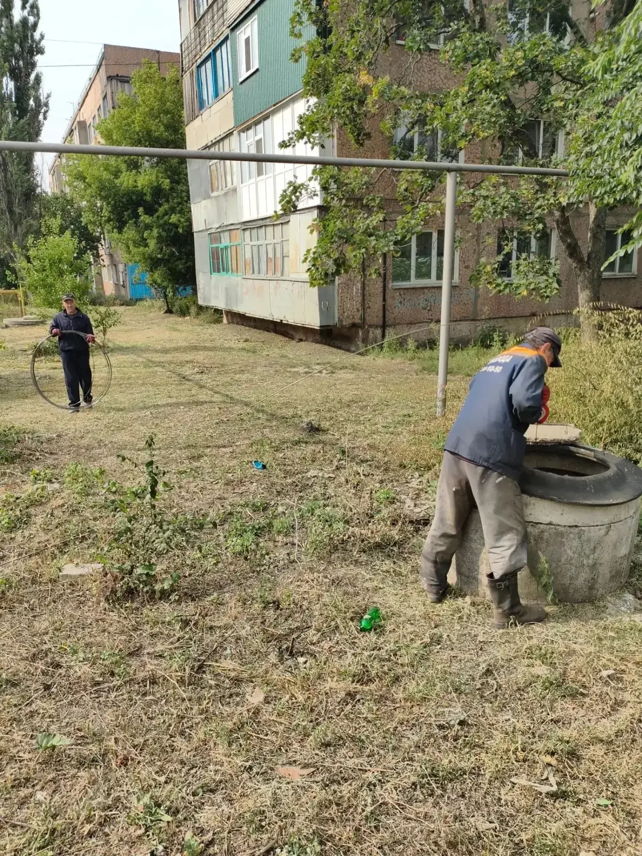 Специалисты Антрацитовского департамента провели ремонтные работы на сетях водоотведения.