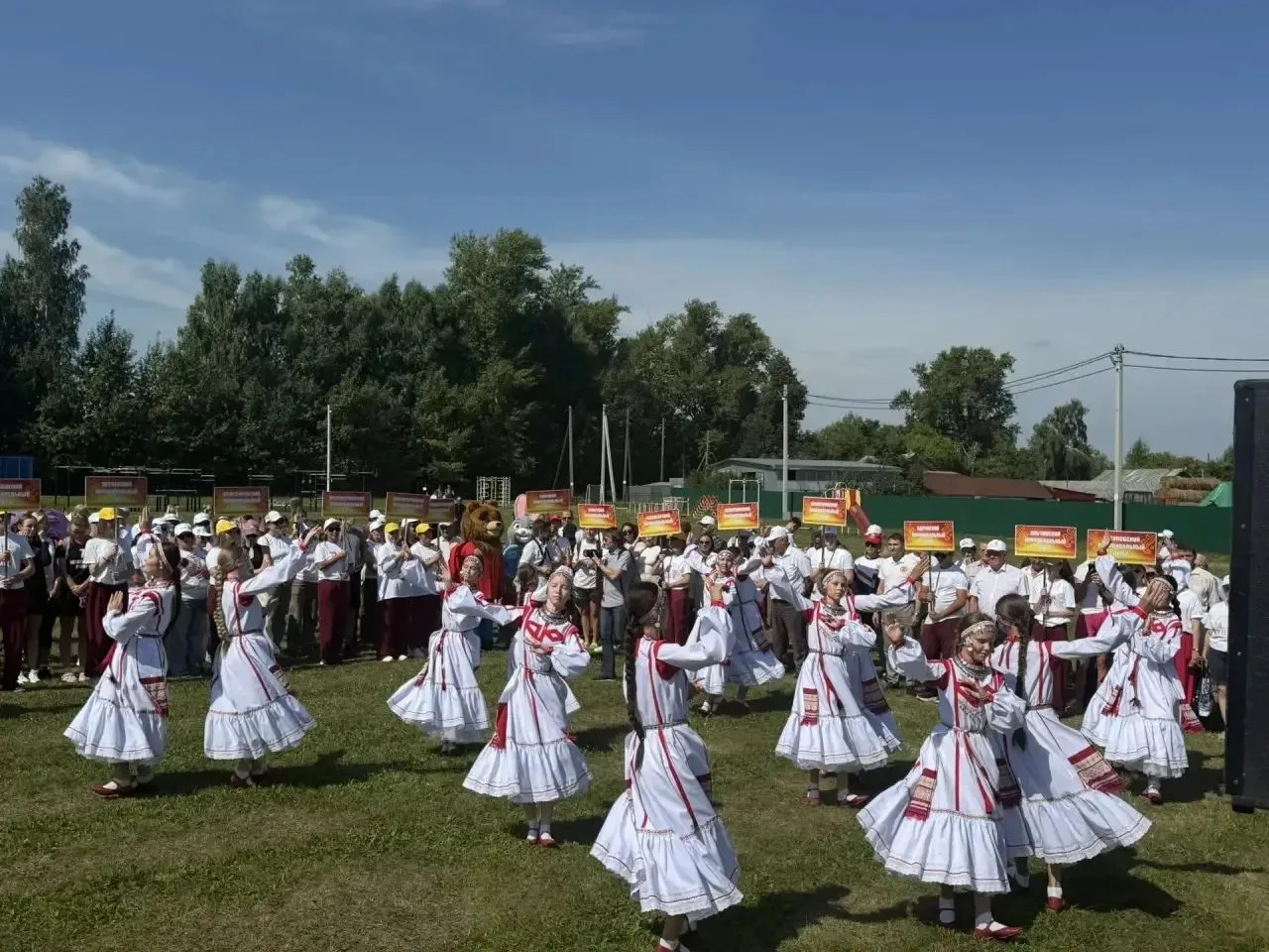 💃7 августа хореографический ансамбль «Островок» (преп. Иванова Т. Е.) выступил на откр...
