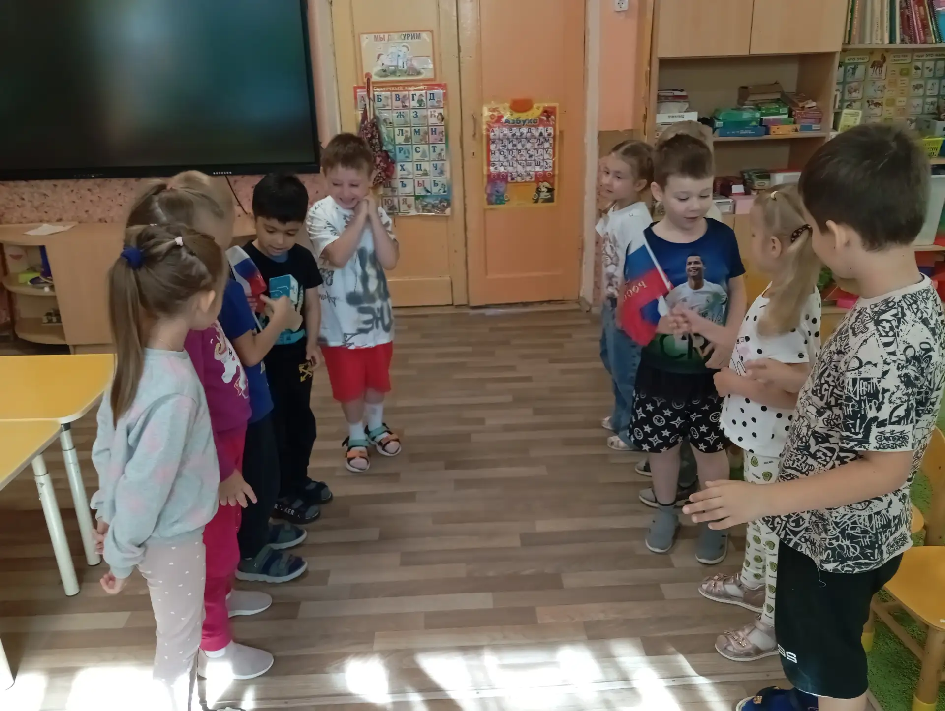 Ежегодно 22 августа в России отмечается День Государственного флага Российской Федераци...