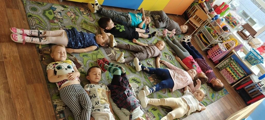 🧘‍♂️Минуты спокойствия в шумном детском мире 🧘

В нашем детском саду мы знаем, что даже самым акти