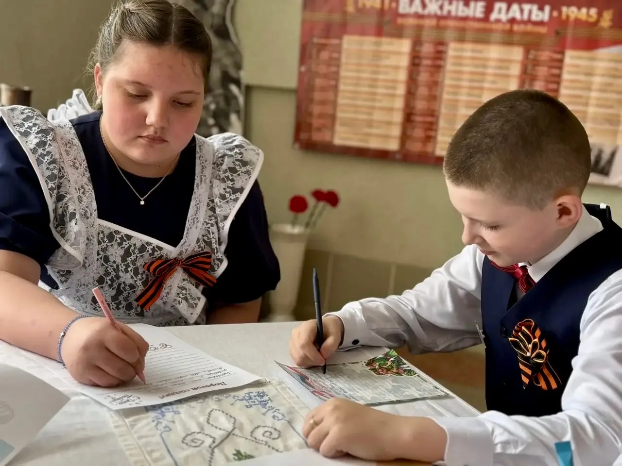 📅 Сегодня в Штабе Победы  Учащиеся нашей школы продолжают активно участвовать в работе Штаба Победы.