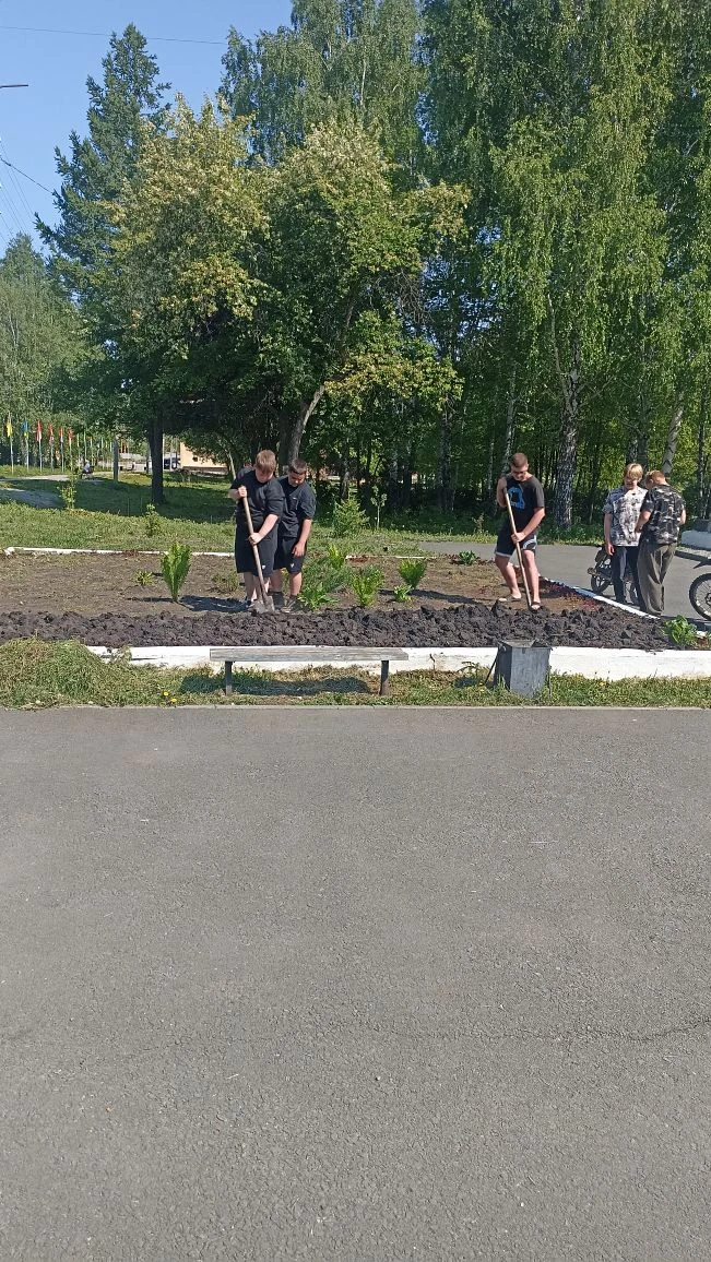 🌱 Добрые дела Движения Первых: ДК «РАДУГА» заиграл новыми красками!