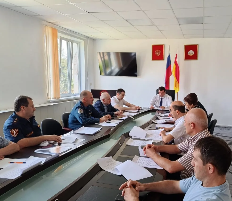 В конференц-зале районной администрации прошло совместное заседание Антитеррористическо...