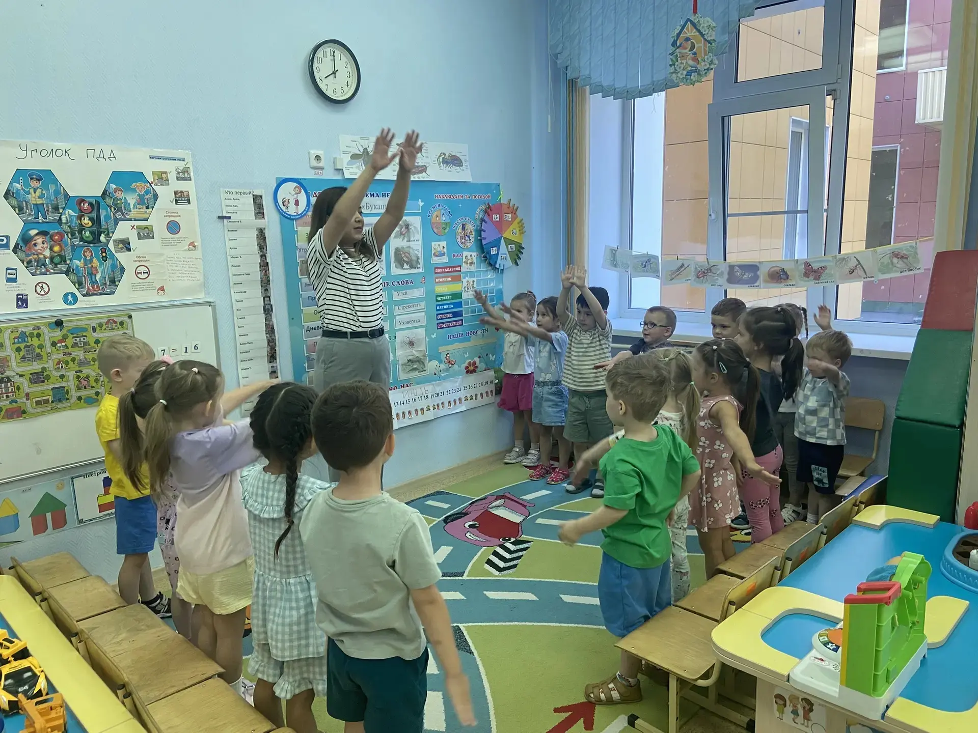 ☀️ Здоровье — с первых шагов!  🏃‍♂️🎉

В детском саду здоровье — это не скучные правила, а весёлая 