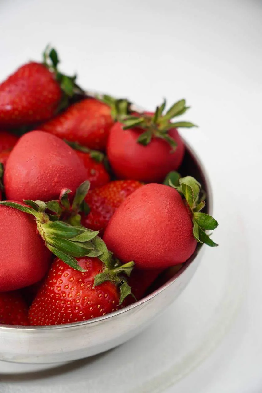 КОРПУСНАЯ КЛУБНИКА 🍓
А в т о р: katerina_nutrition

Ингредиенты рассчитаны на 15 шт. по 30 г (без г