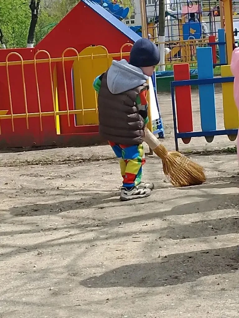 "Помощники"