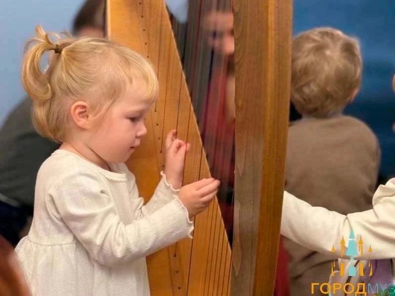 Переменчива погода в августе, и прогулки иногда приходится отменять.
