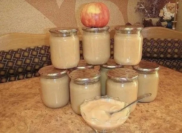 ЯБЛОЧНОЕ ПЮРЕ "HEЖEHKA"